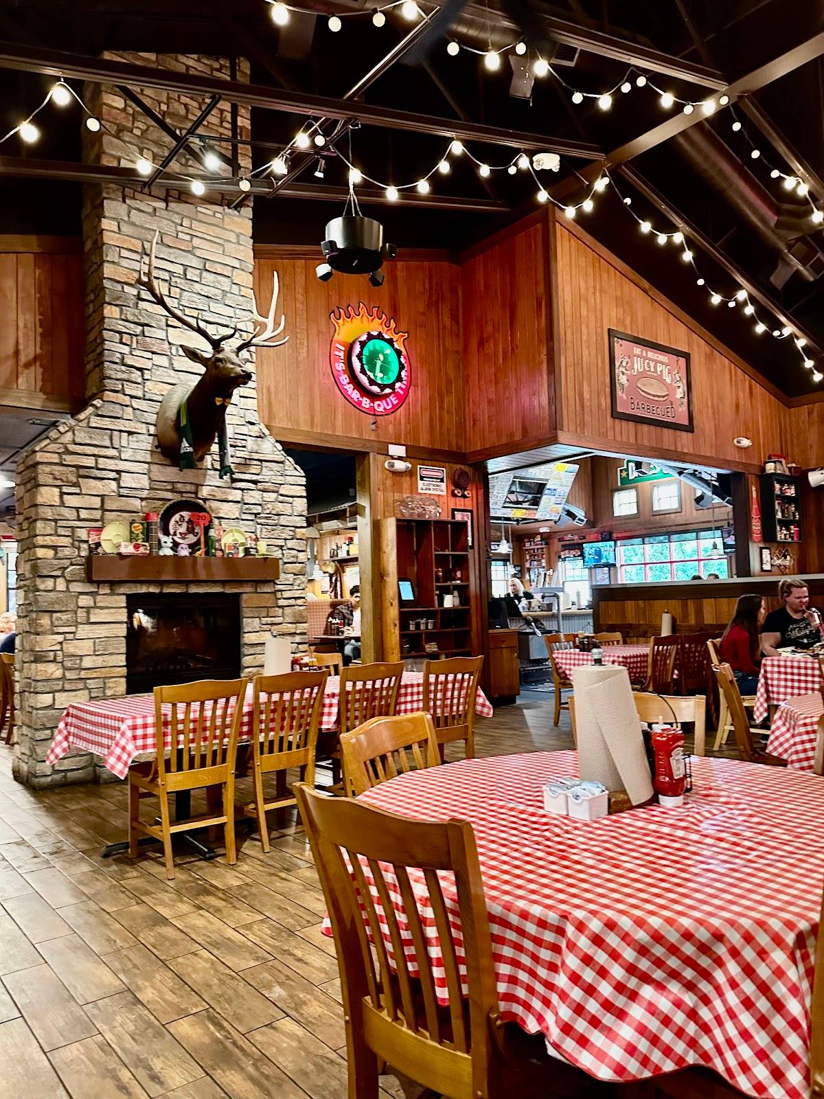 Famous Dave's Bar-B-Que restaurant in Tualatin - photo 4