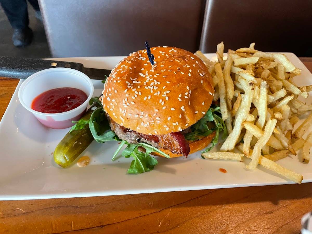 Meet & Eat restaurant in Sacramento - photo 4