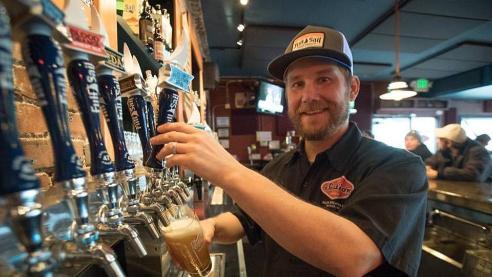 Full Sail Brewing Company restaurant in Hood River - photo 4