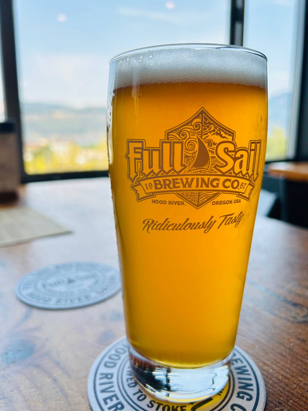 Full Sail Brewing Company restaurant in Hood River - photo 5