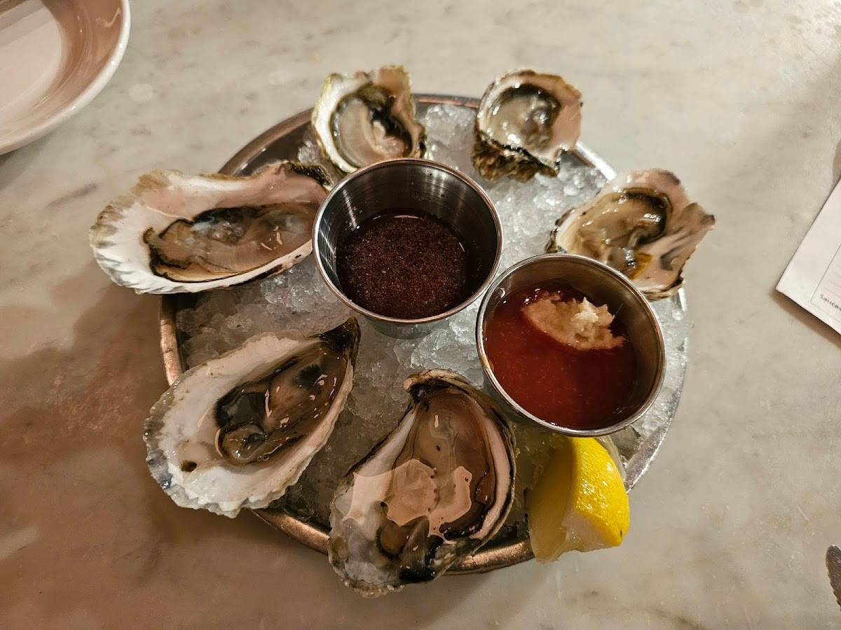 Neptune Oyster restaurant in Boston - photo 2