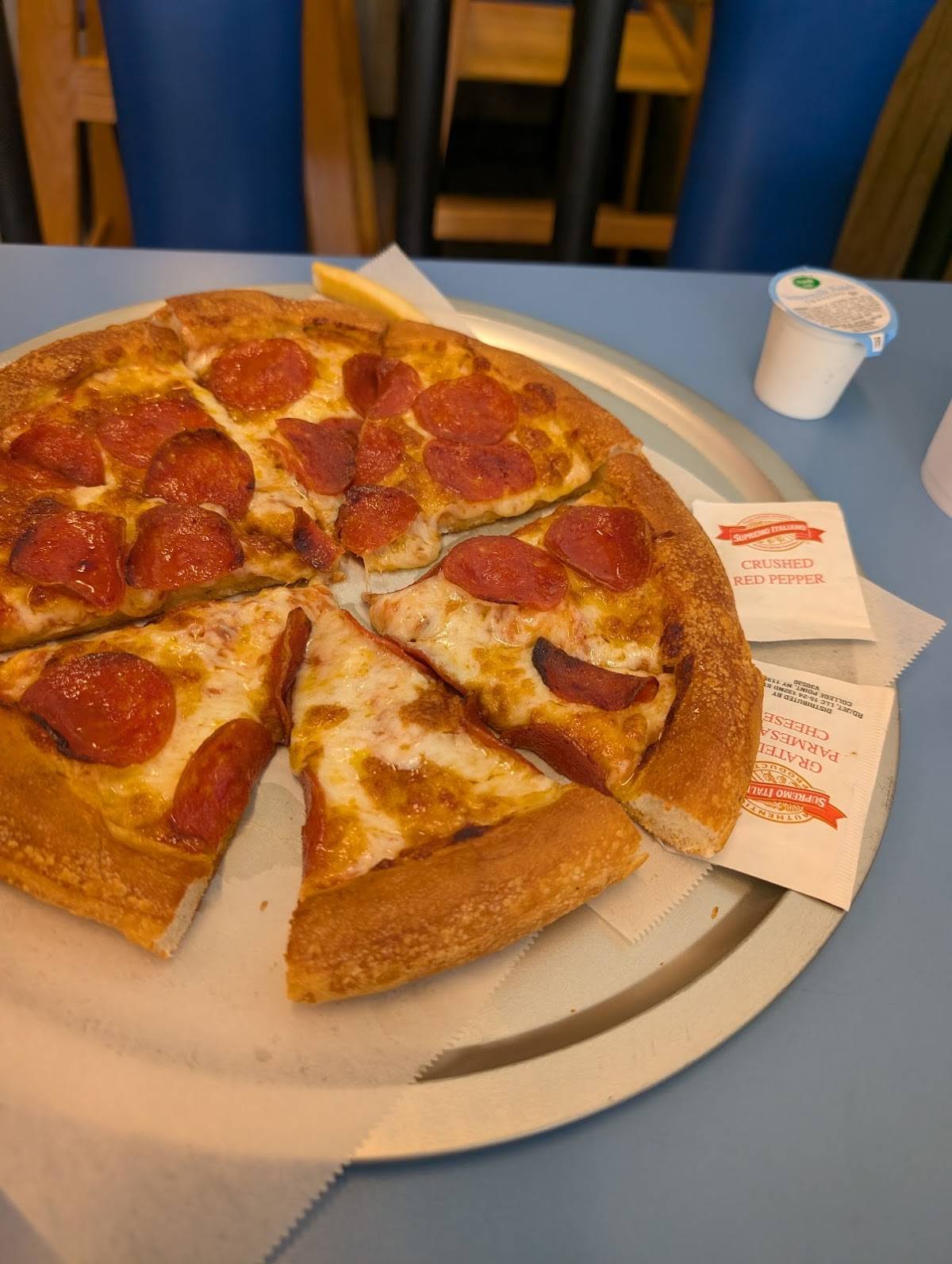 Village Pizza & Seafood (Pasadena) restaurant in Pasadena - photo 3