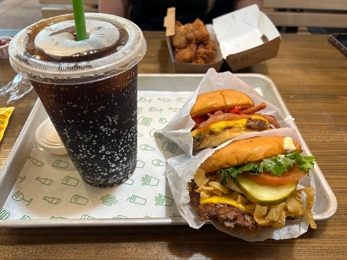 Shake Shack South Beach Miami restaurant in Miami Beach - photo 4