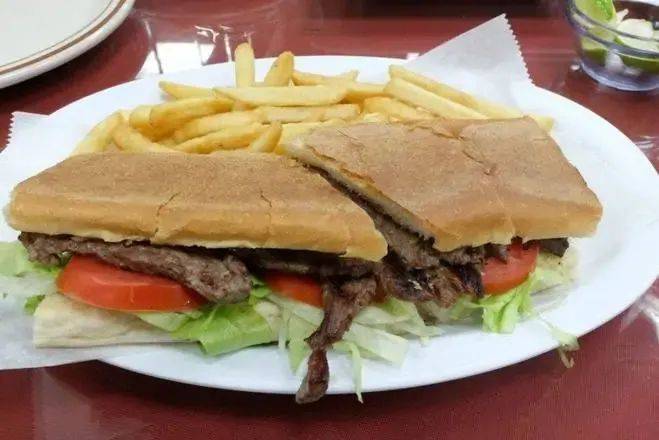 La Esquina del Pan con Bistec restaurant in Miami - photo 4