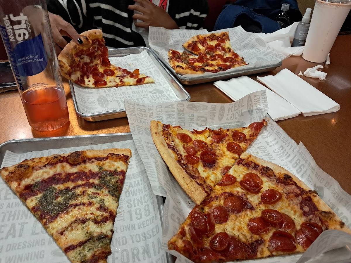Pizza My Heart restaurant in San Jose - photo 2