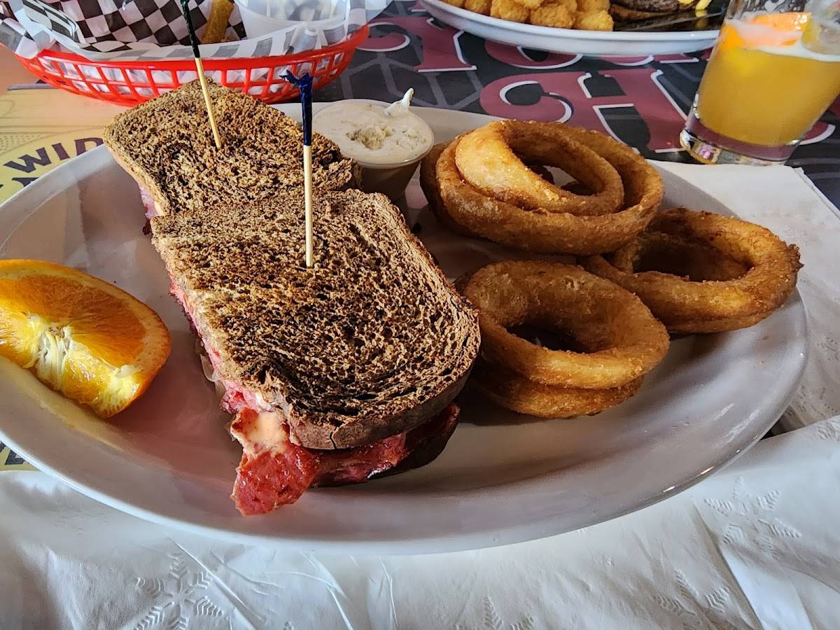 Johnny's Bar & Grill restaurant in Salem - photo 2