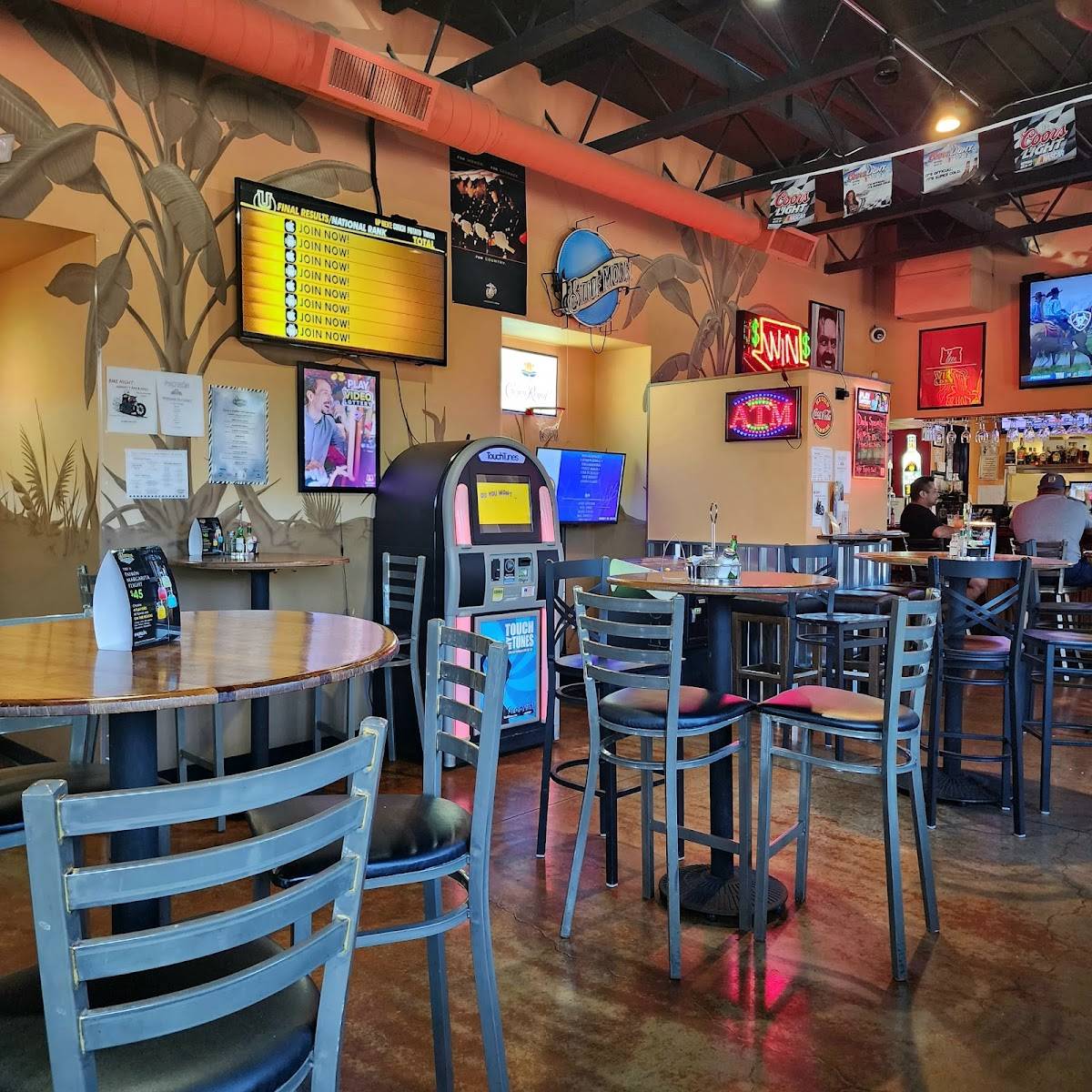 Johnny's Bar & Grill restaurant in Salem - photo 3