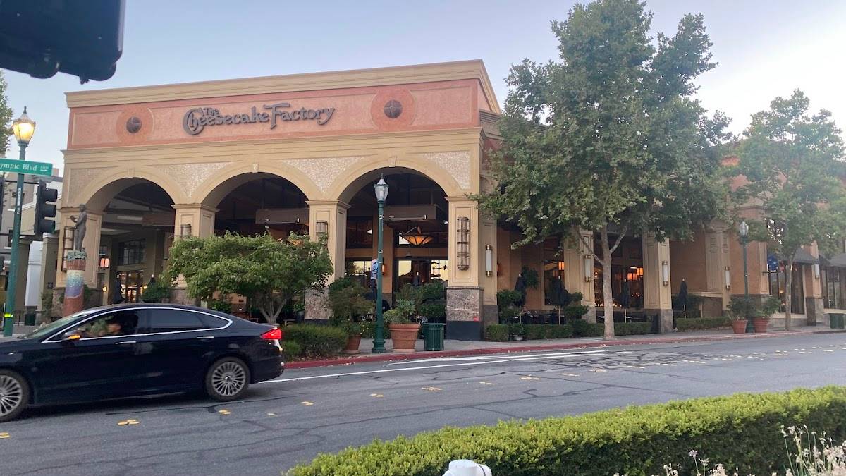 The Cheesecake Factory restaurant in Walnut Creek - photo 4