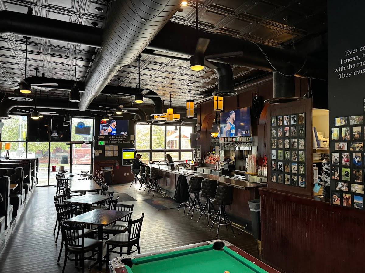 Three Dogs Tavern restaurant in Denver - photo 4