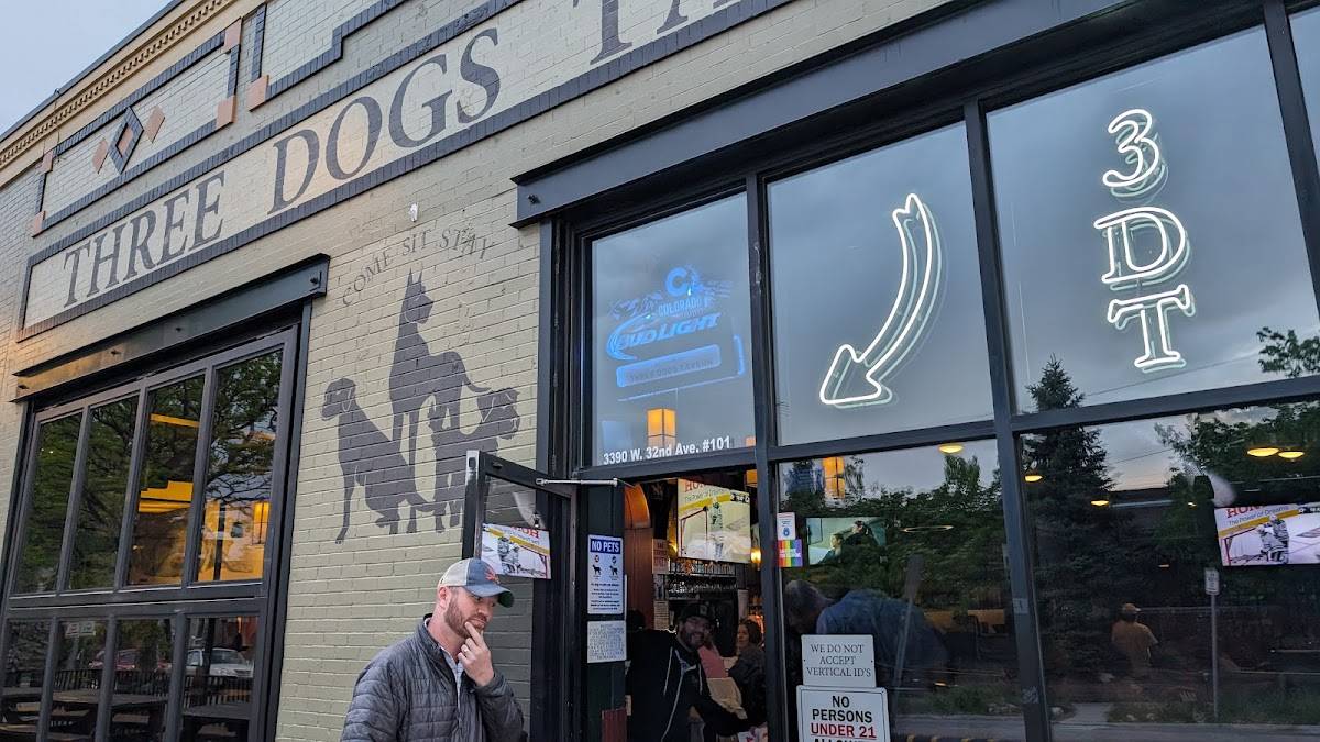 Three Dogs Tavern restaurant in Denver - photo 5