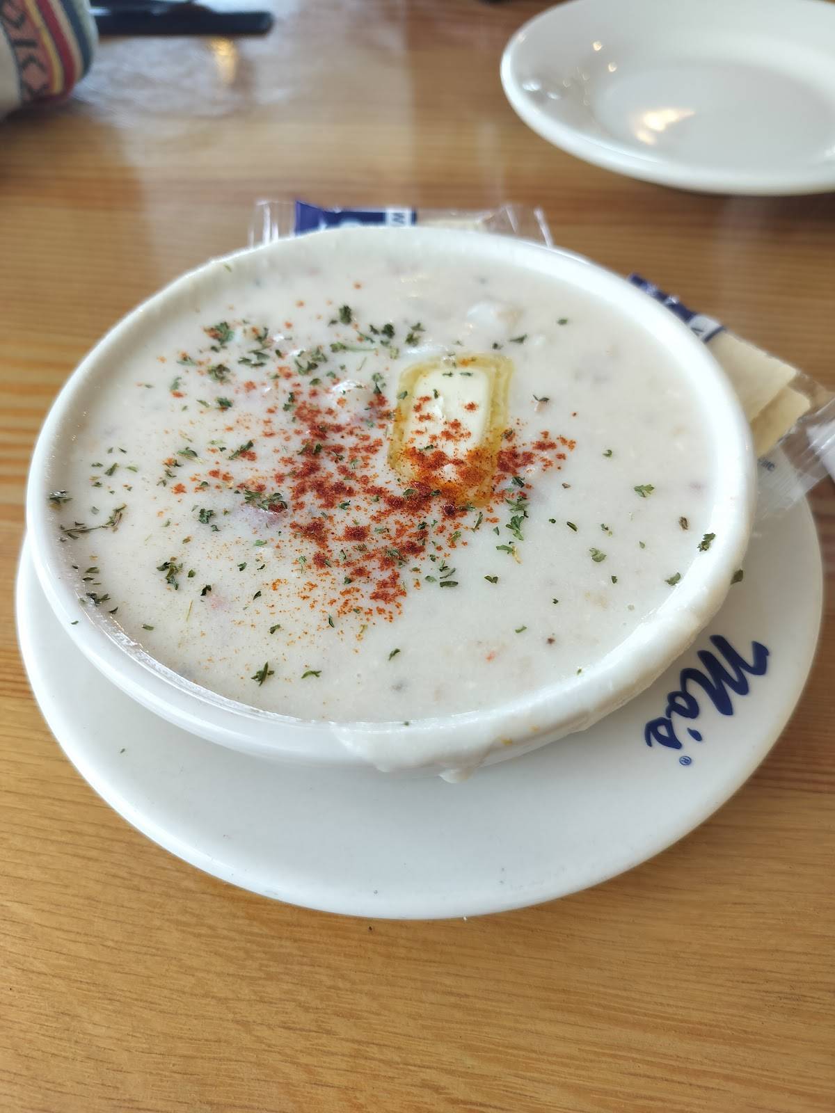 Mo's Seafood & Chowder restaurant in Newport - photo 4
