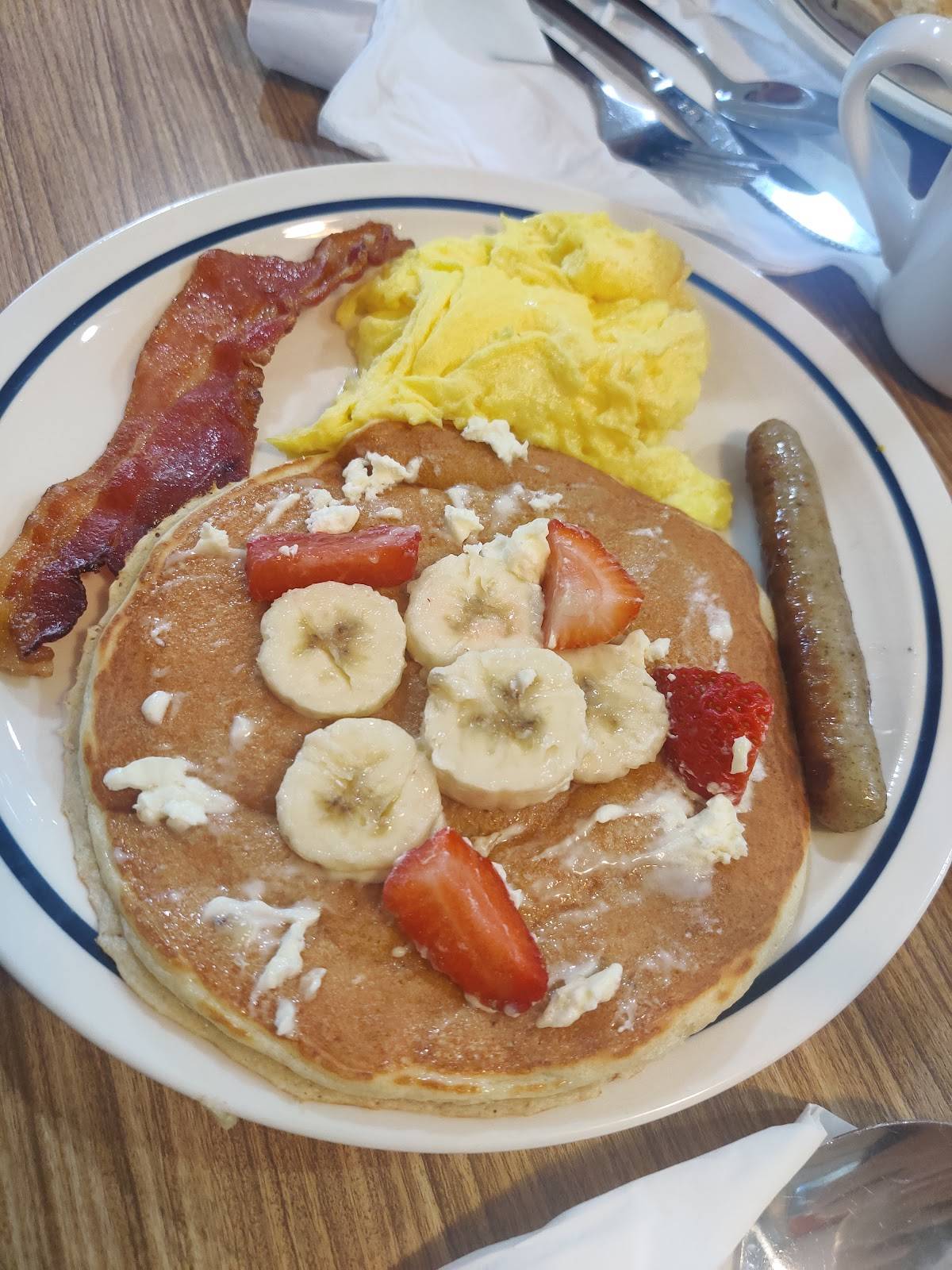 IHOP restaurant in Pearland - photo 4