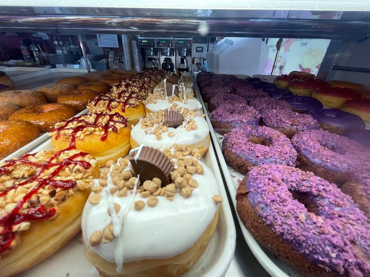 DK's Donuts & Bakery restaurant in Santa Monica - photo 2