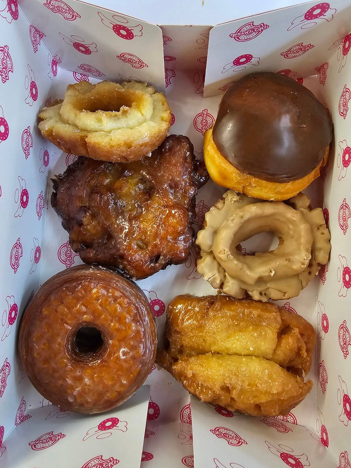 DK's Donuts & Bakery restaurant in Santa Monica - photo 4