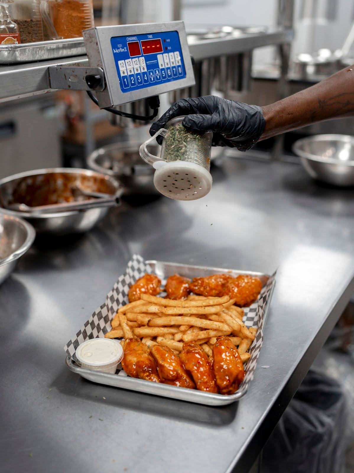Wings N' Wine restaurant in Sugar Land - photo 3
