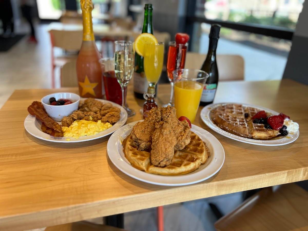 Wings N' Wine restaurant in Sugar Land - photo 4