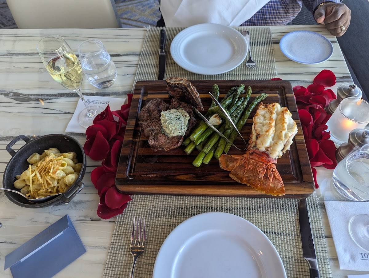 Top of the World restaurant in Las Vegas - photo 3