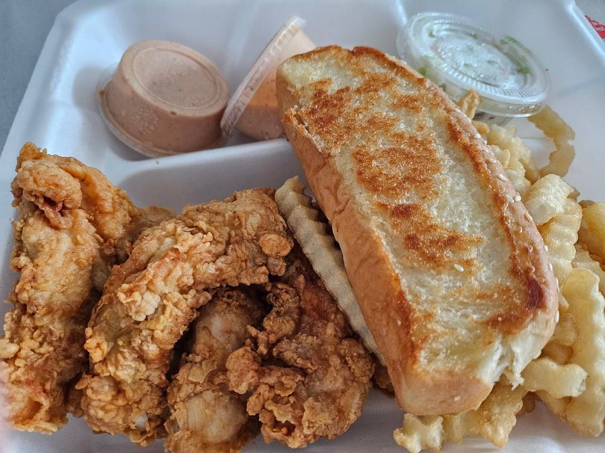 Raising Cane's Chicken Fingers restaurant in Cedar Park - photo 5