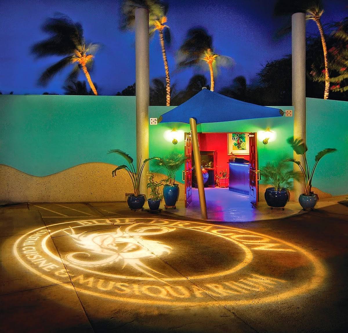Blue Dragon Tavern & Cosmic Musiquarium restaurant in Kamuela - photo 4