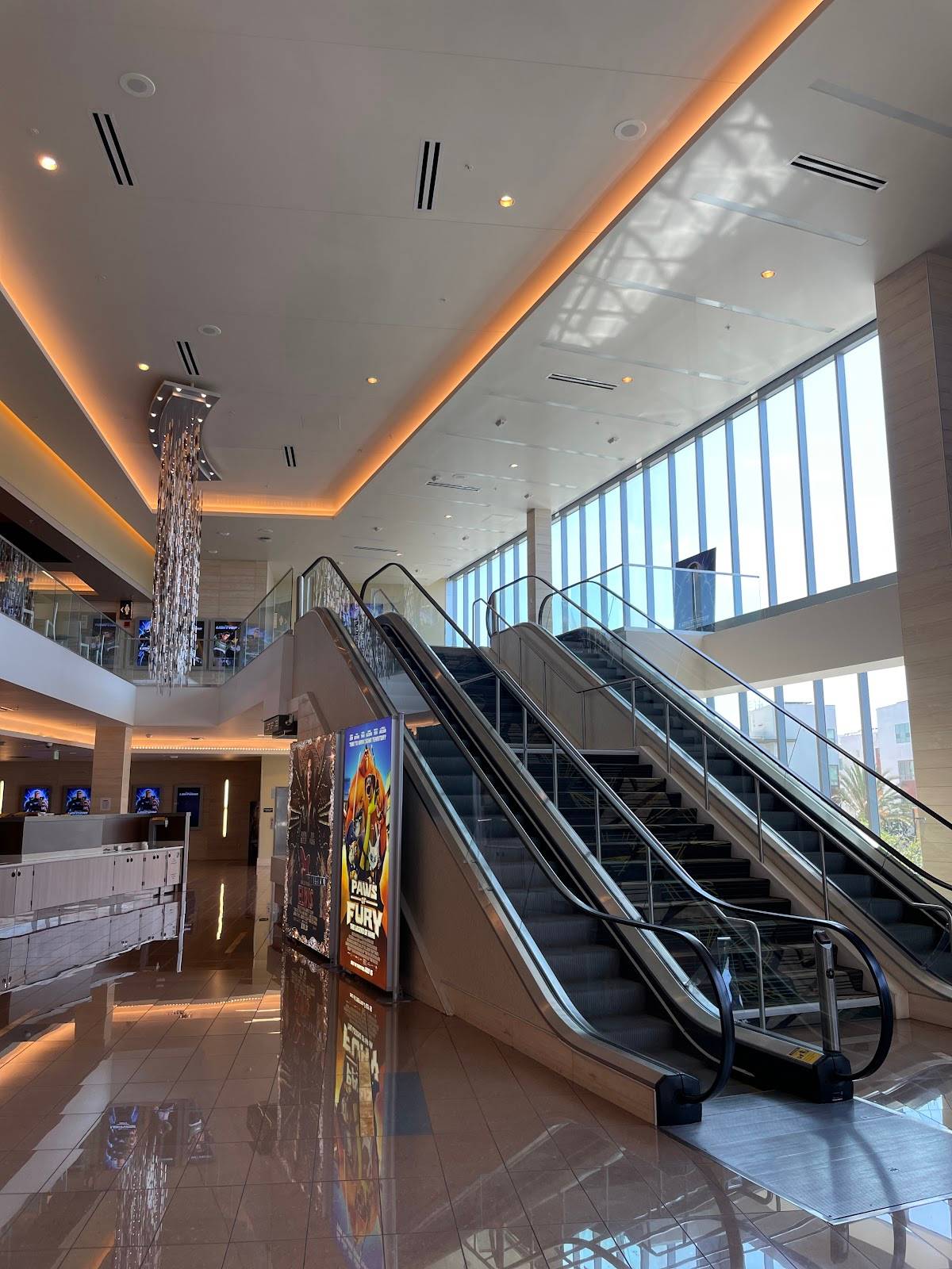 Cinemark Playa Vista and XD restaurant in Los Angeles - photo 2
