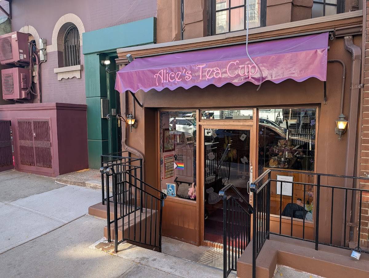 Alice's Tea Cup restaurant in New York - photo 2