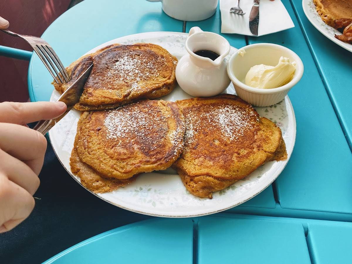 Alice's Tea Cup restaurant in New York - photo 3