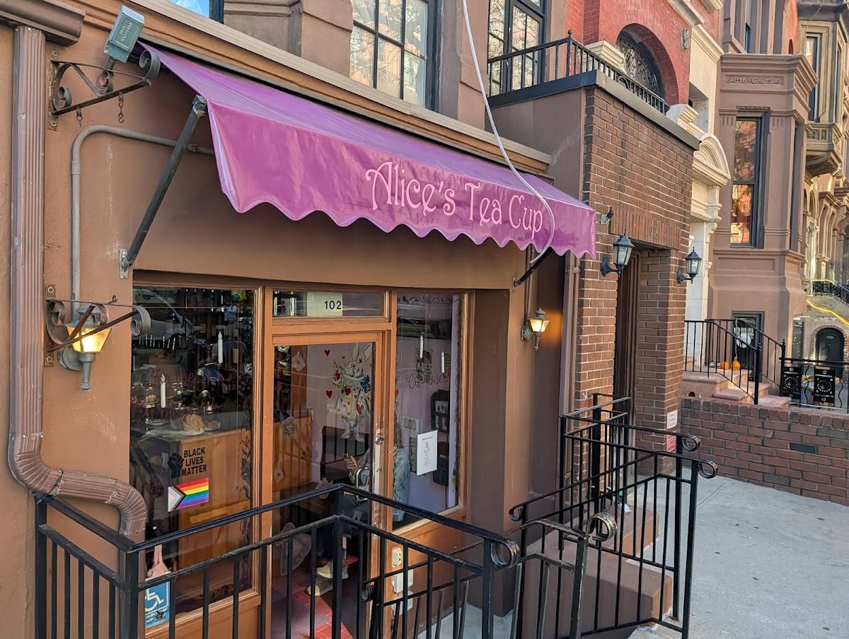 Alice's Tea Cup restaurant in New York - photo 5