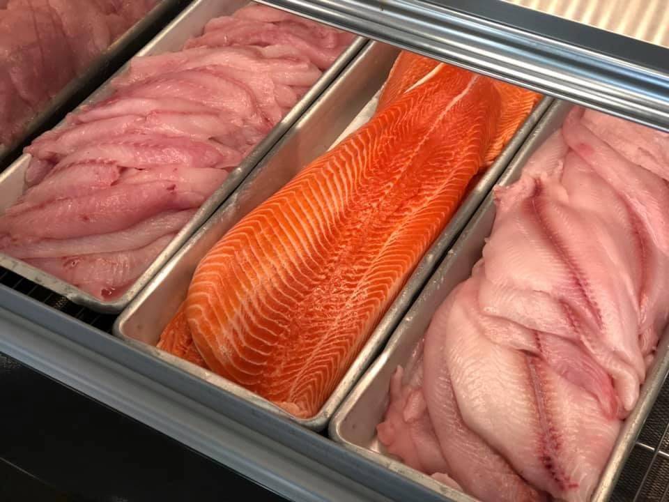 Fish Peddler's Market restaurant in Newport - photo 2