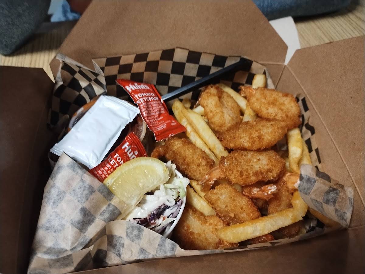 Fish Peddler's Market restaurant in Newport - photo 4