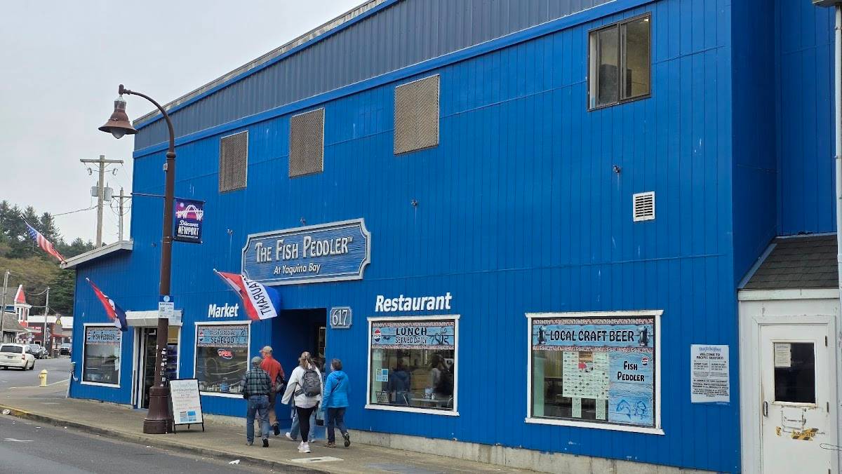 Fish Peddler's Market restaurant in Newport - photo 5