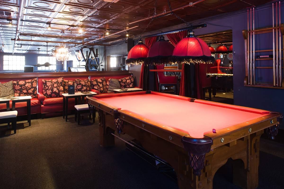 Q's Billiard Club & Restaurant restaurant in Los Angeles - photo 2