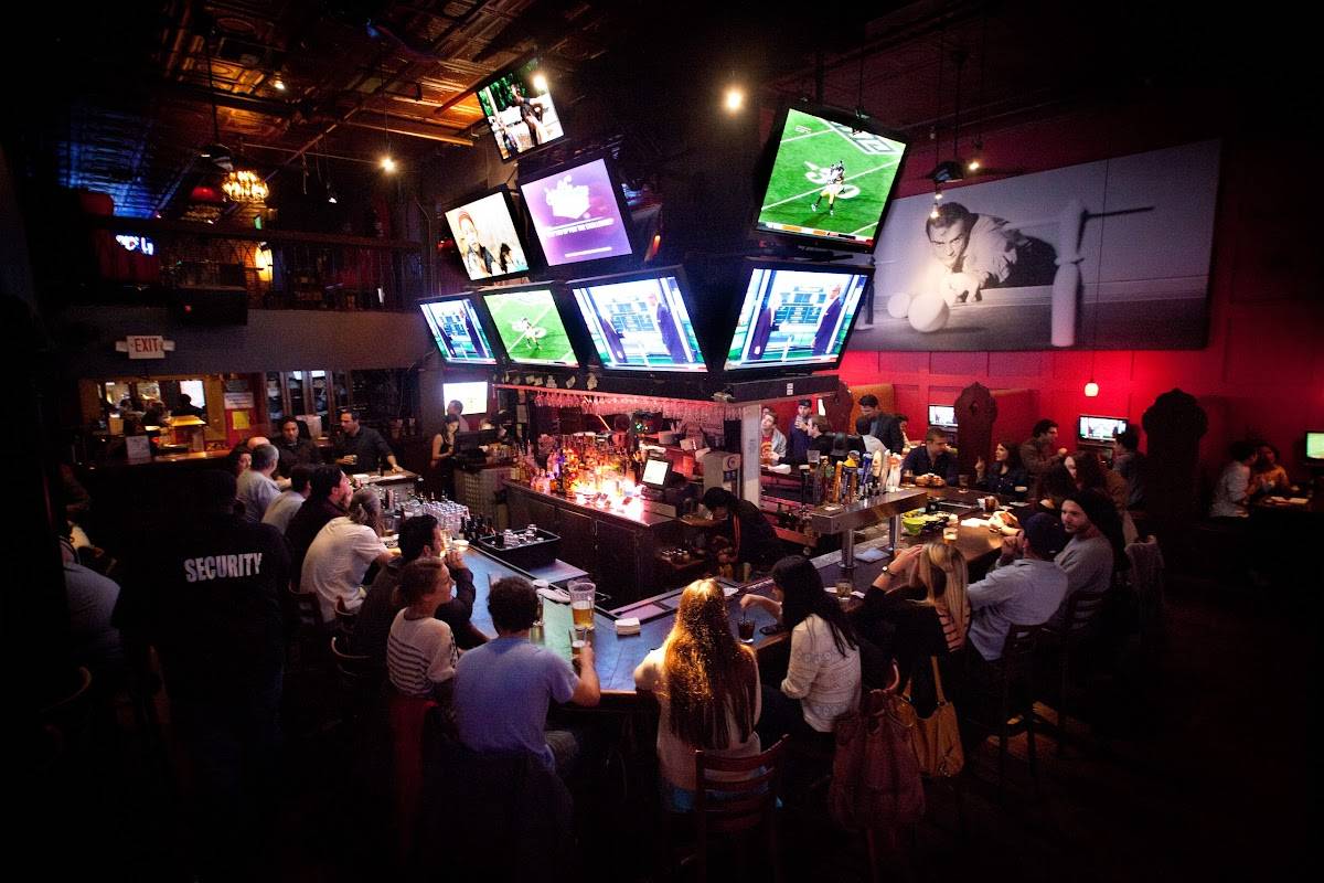 Q's Billiard Club & Restaurant restaurant in Los Angeles - photo 3