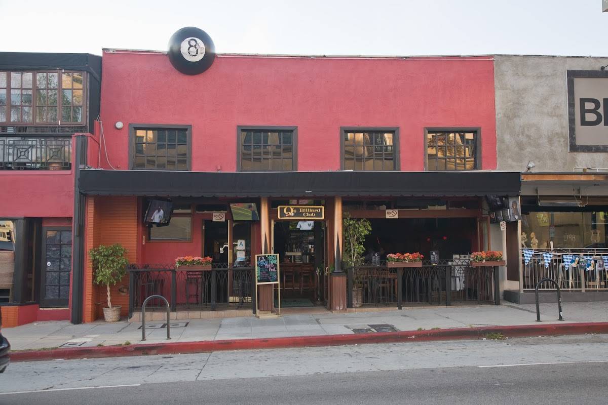 Q's Billiard Club & Restaurant restaurant in Los Angeles - photo 5