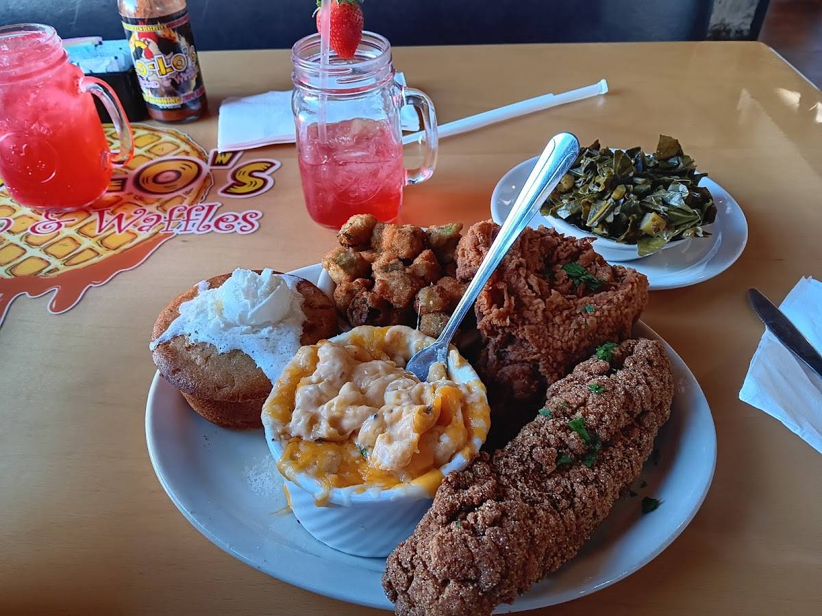 Lo-Lo's Chicken & Waffles restaurant in Phoenix - photo 4