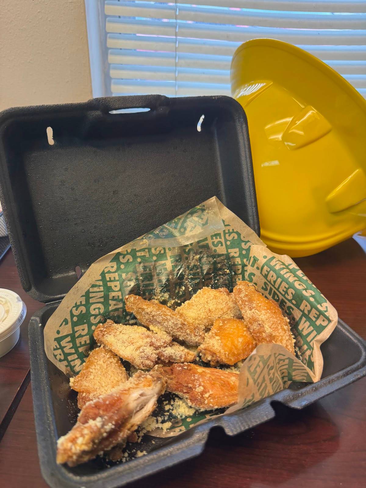Wingstop restaurant in Pearland - photo 4