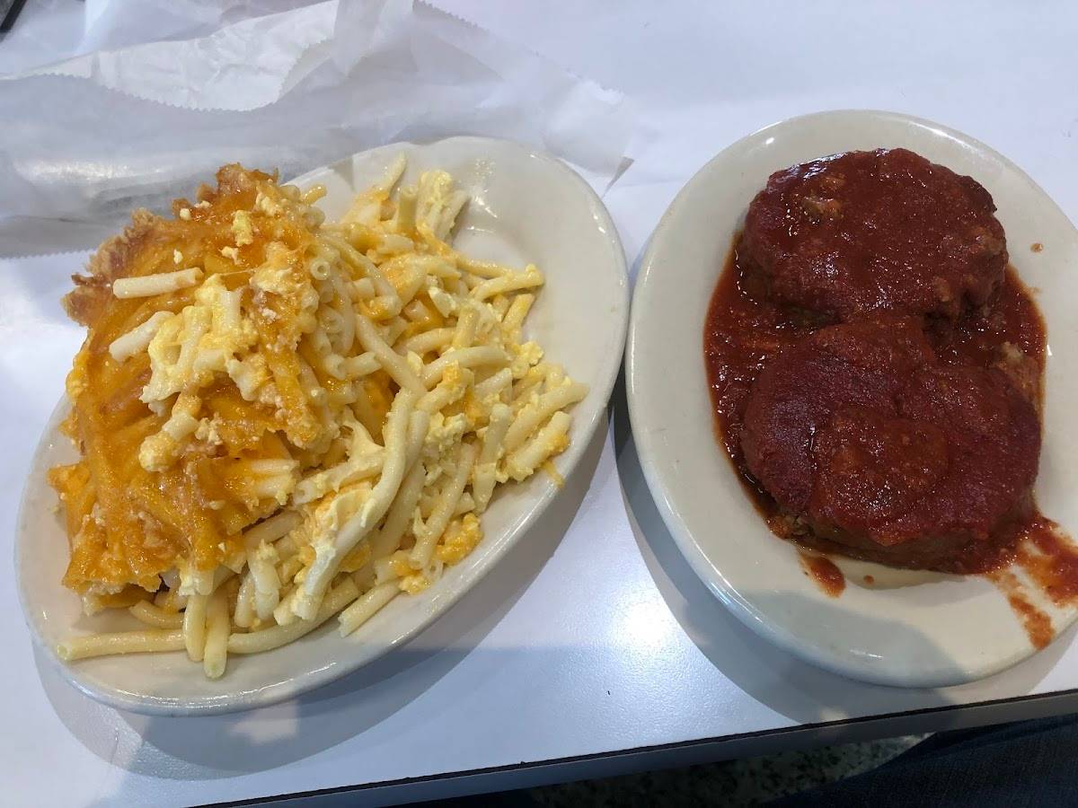 Rocky & Carlo's Restaurant & Bar restaurant in Chalmette - photo 4
