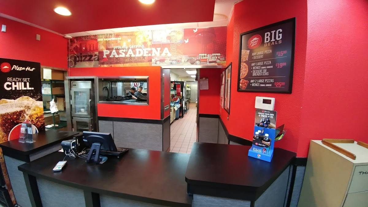 Pizza Hut restaurant in Pasadena - photo 3