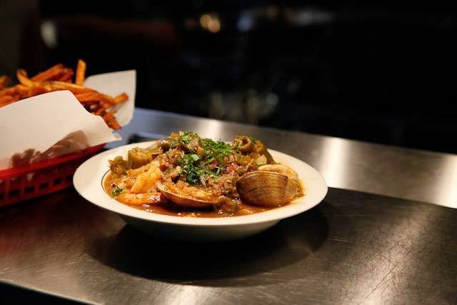 EaT: An Oyster Bar restaurant in Portland - photo 2