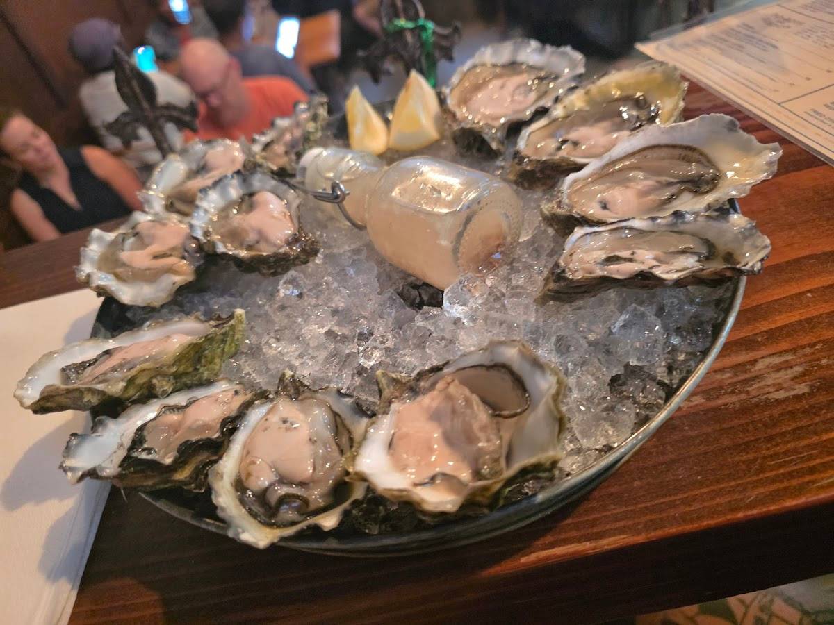 EaT: An Oyster Bar restaurant in Portland - photo 3