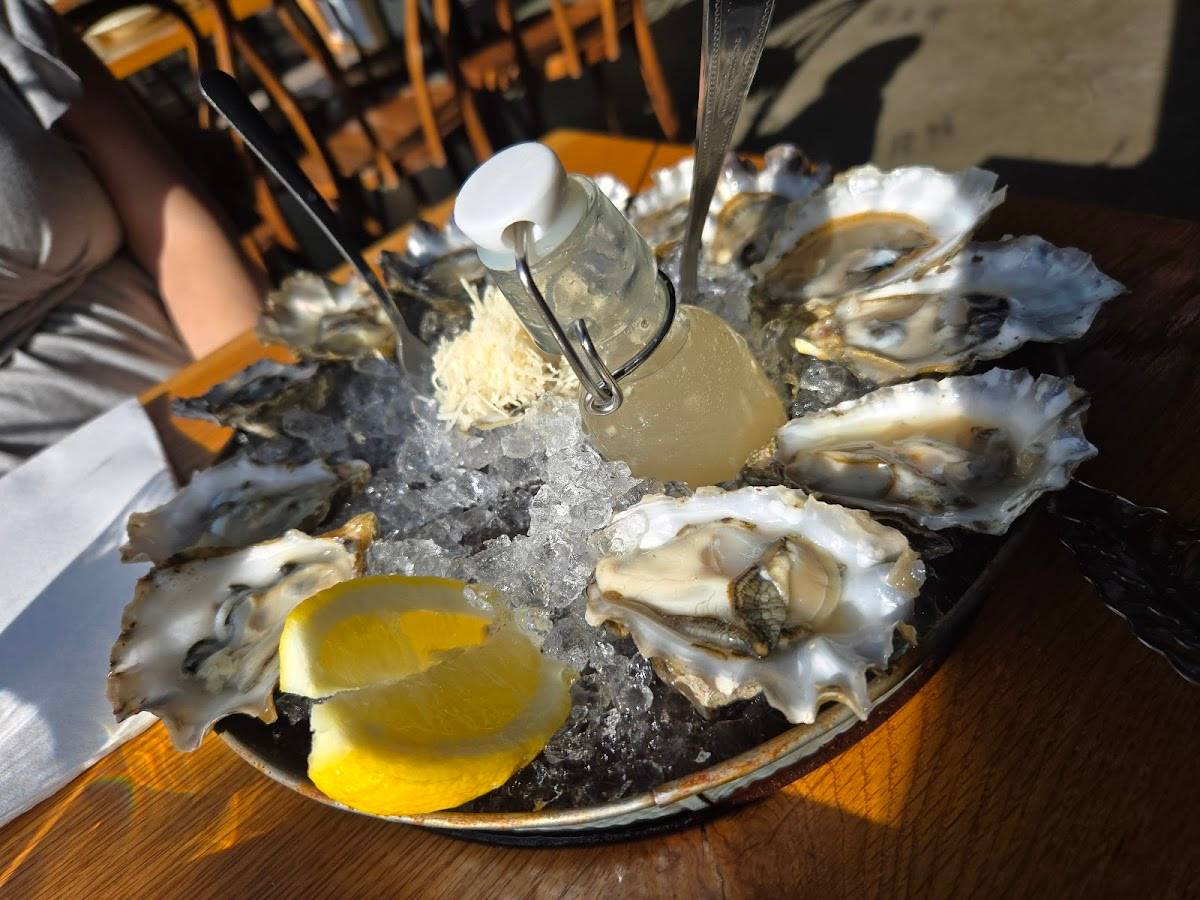 EaT: An Oyster Bar restaurant in Portland - photo 4
