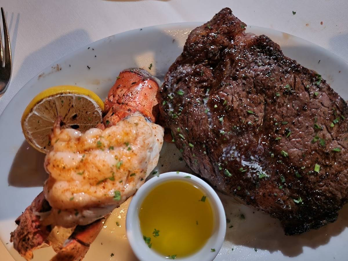 Ruth's Chris Steak House restaurant in Walnut Creek - photo 3