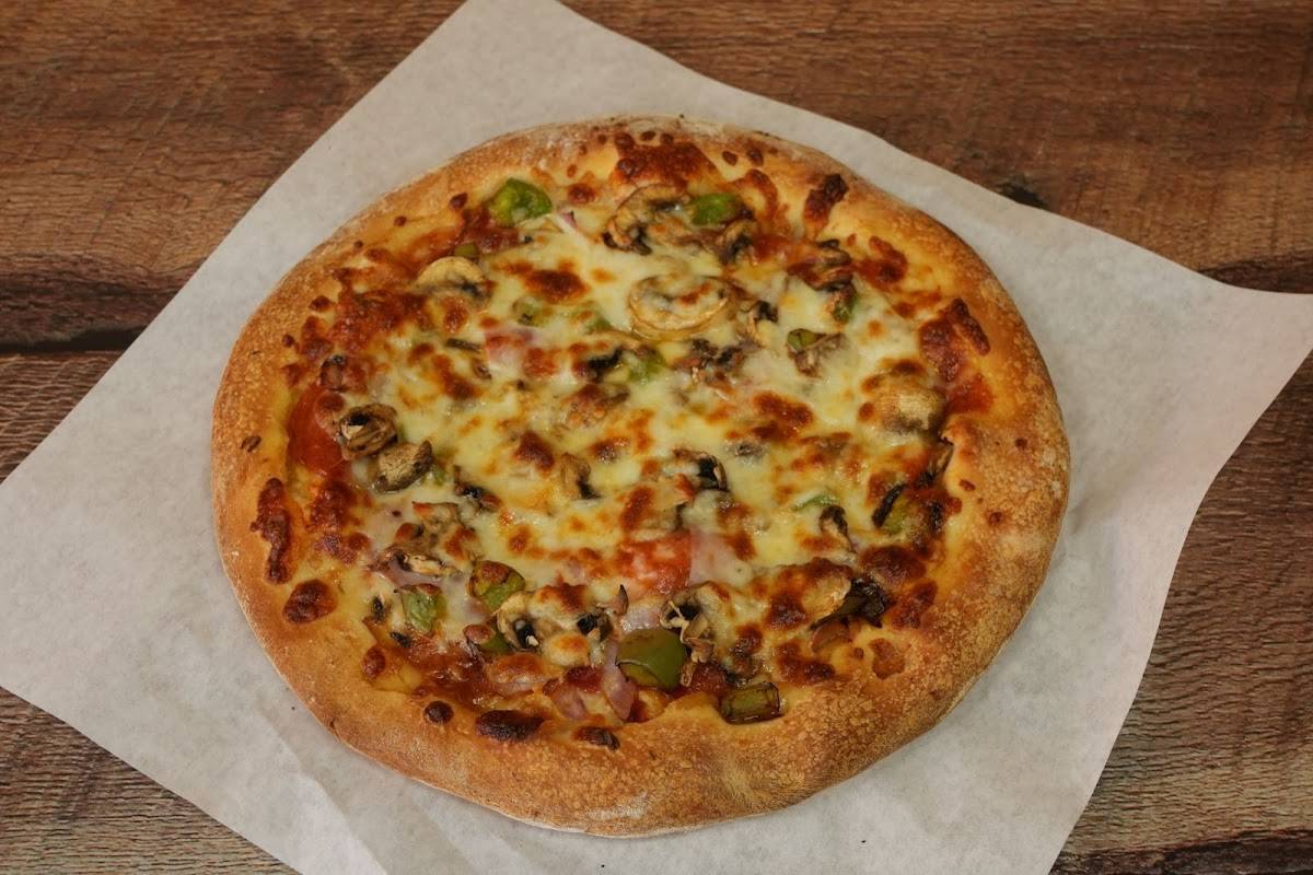 PIZZA MACHINE restaurant in Gardena - photo 2