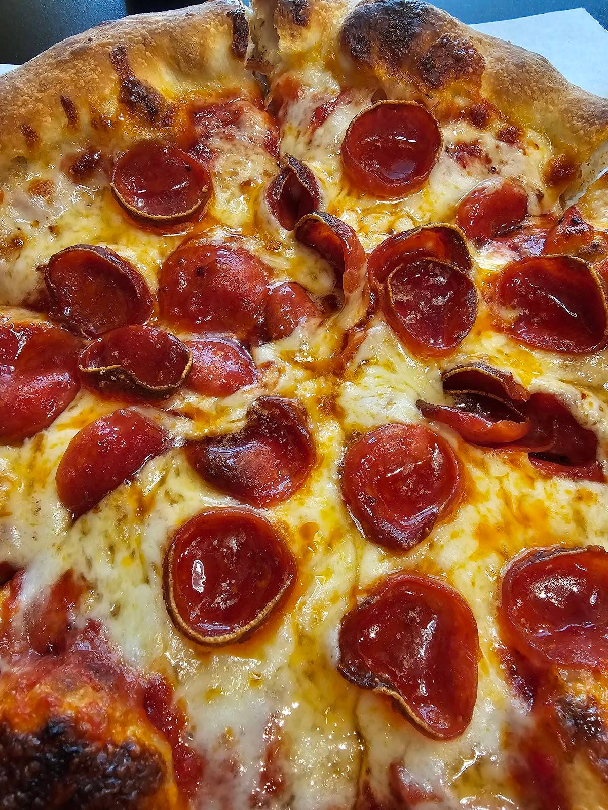 PIZZA MACHINE restaurant in Gardena - photo 3