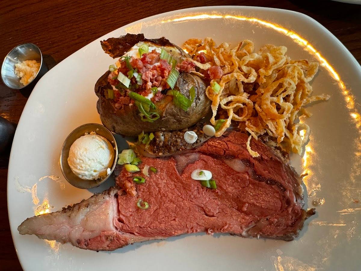 The Keg Steakhouse + Bar - Granville Island restaurant in Vancouver - photo 3