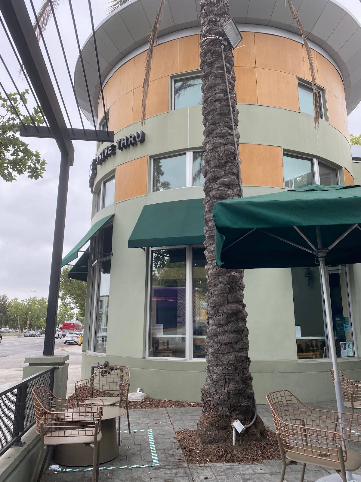 Starbucks restaurant in Glendale - photo 3