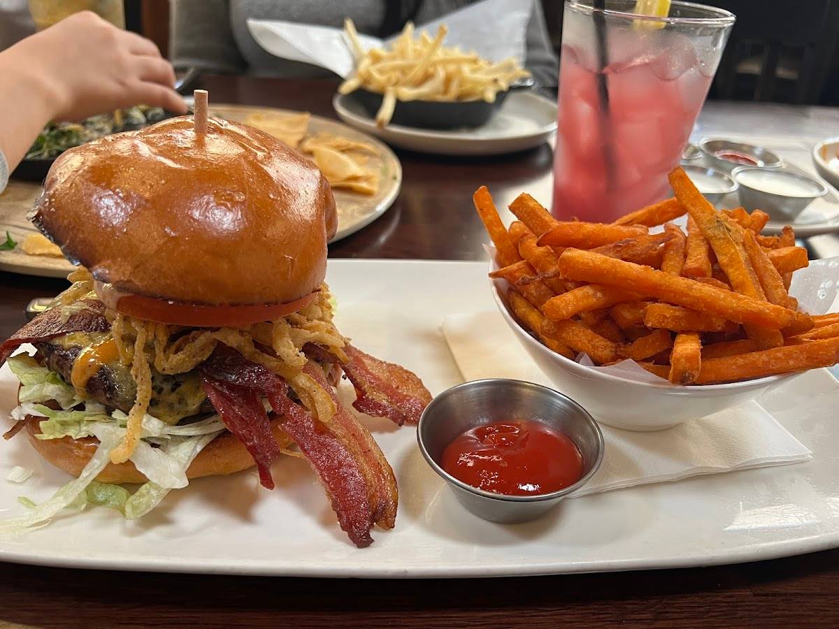 Truxton's American Bistro restaurant in Los Angeles - photo 4