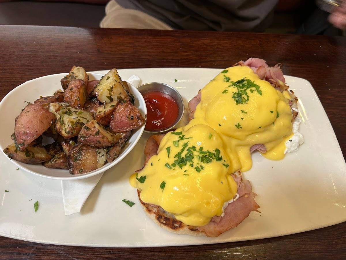Truxton's American Bistro restaurant in Los Angeles - photo 5