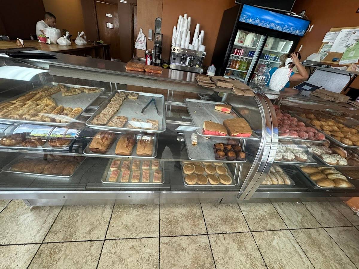 Jenni's Panaderia Salvadoreña restaurant in Homestead - photo 3