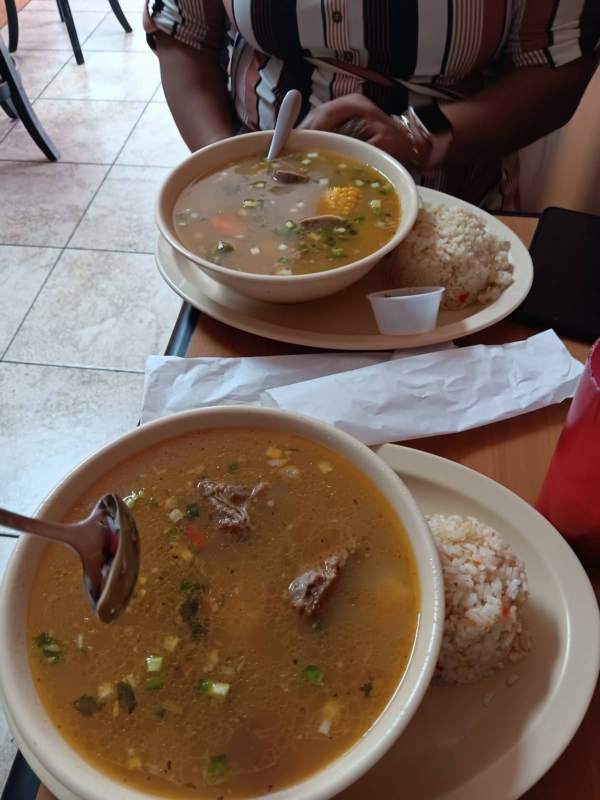 Jenni's Panaderia Salvadoreña restaurant in Homestead - photo 4