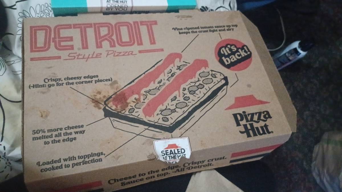 Pizza Hut restaurant in Hawthorne - photo 5